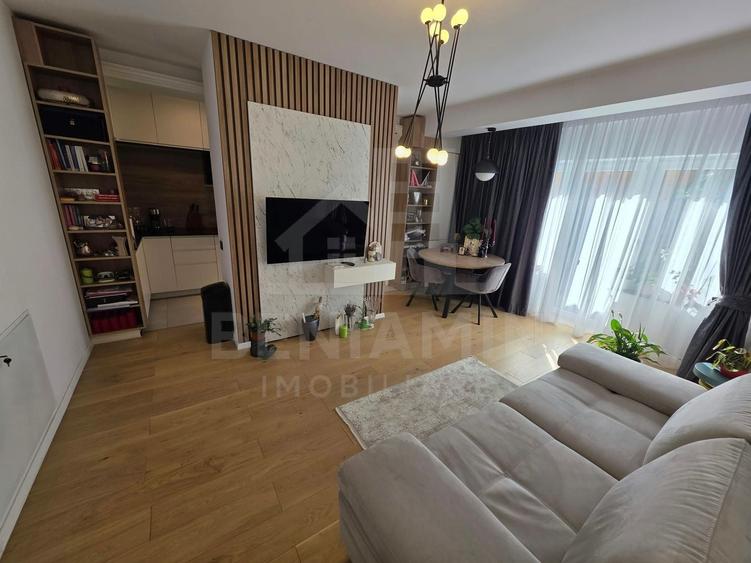 Apartament cu 3 camere, mobilat în Calea București