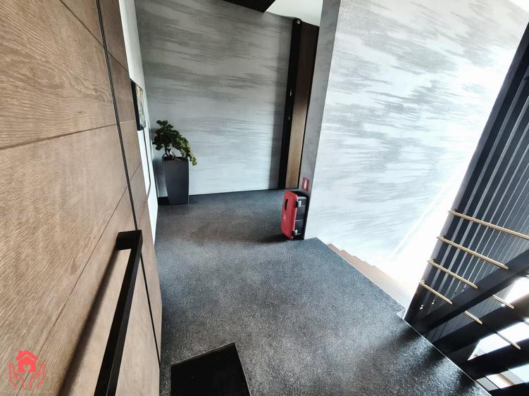 Apartament cu 5 camere semidecomandat în Băneasa