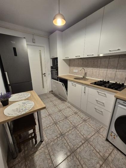 Apartament cu 2 camere decomandat, mobilat în Ultracentral