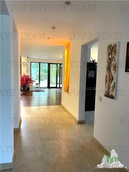 Casă individuală cu 7 camere cu Teren 1000 Mp în Corbeanca