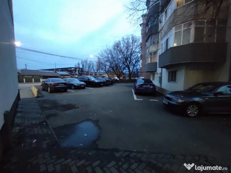Spațiu comercial, de 135 mp, în Rovine