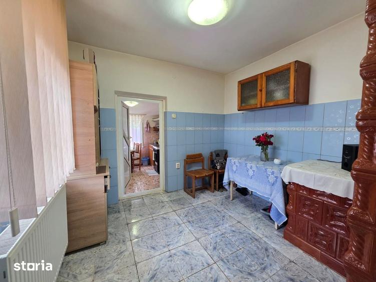 Casă cu 3 camere cu Teren 1260 Mp în Central