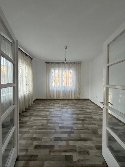 Casă cu 5 camere cu Teren 800 Mp în Central