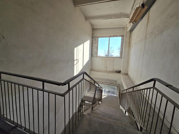 Spațiu industrial, de 2,411 mp, în
