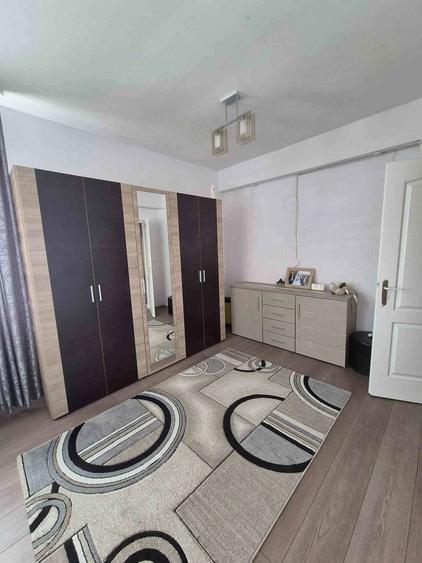 Apartament cu 2 camere semidecomandat în 1 Decembrie
