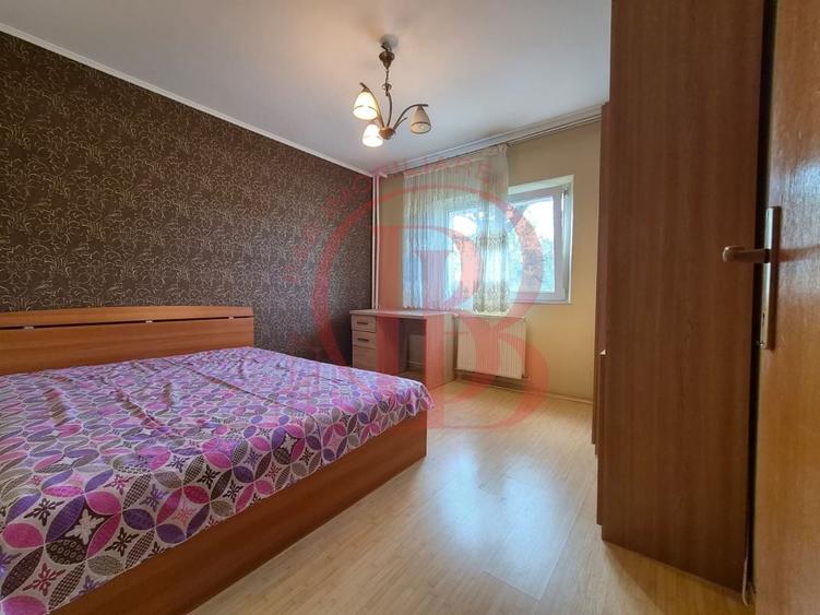 Apartament cu 3 camere decomandat, mobilat în Vitan