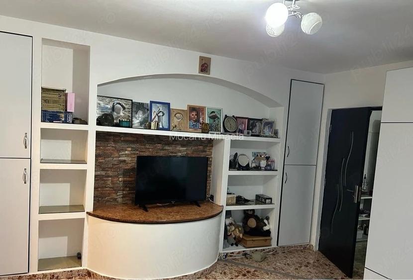 Apartament cu 3 camere semidecomandat în Micro 3