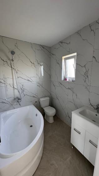 Duplex cu 4 camere cu Canalizare în Est