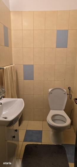 Casă cu 10 camere cu Teren 370 Mp în Nord