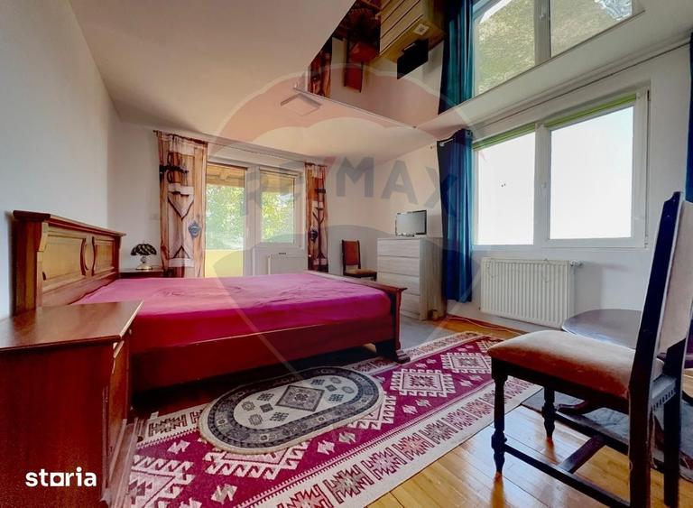 Casă cu 6 camere cu Teren 638 Mp în Pădureni