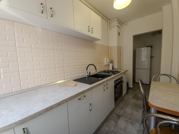 Apartament cu 3 camere decomandat, mobilat în Central