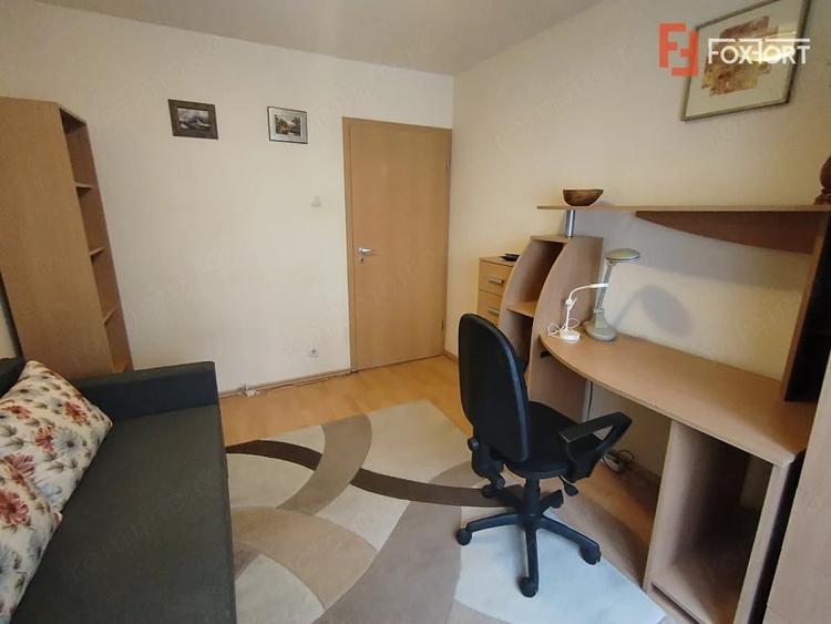 Apartament cu 4 camere decomandat în Soarelui