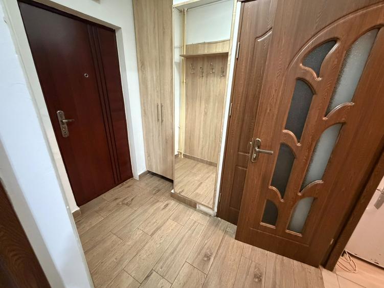 Apartament cu 2 camere semidecomandat în Dristor