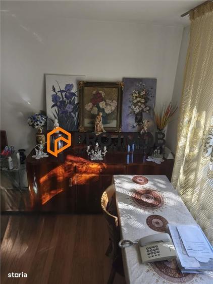 Casă cu 4 camere semidecomandat în Broșteni