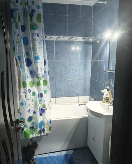 Apartament cu 3 camere semidecomandat în Drumul Taberei