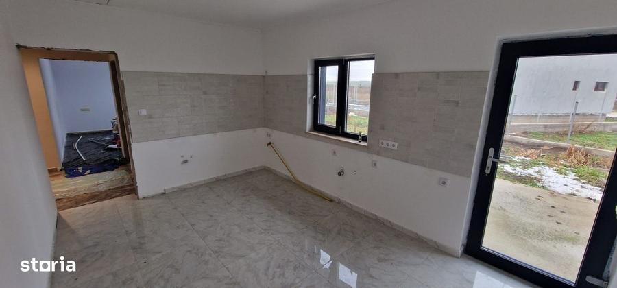 Casă cu 3 camere decomandat cu Canalizare în Agigea
