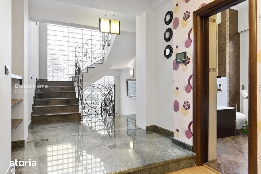 Casă cu 8 camere cu Teren 261 Mp în Vatra Luminoasă
