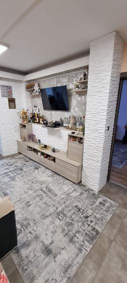 Apartament cu 2 camere decomandat în Apusului