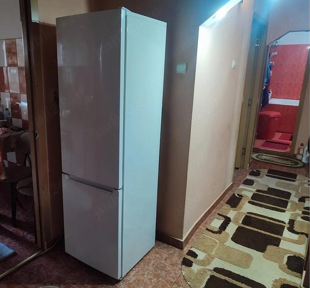 Apartament cu 3 camere decomandat în Est