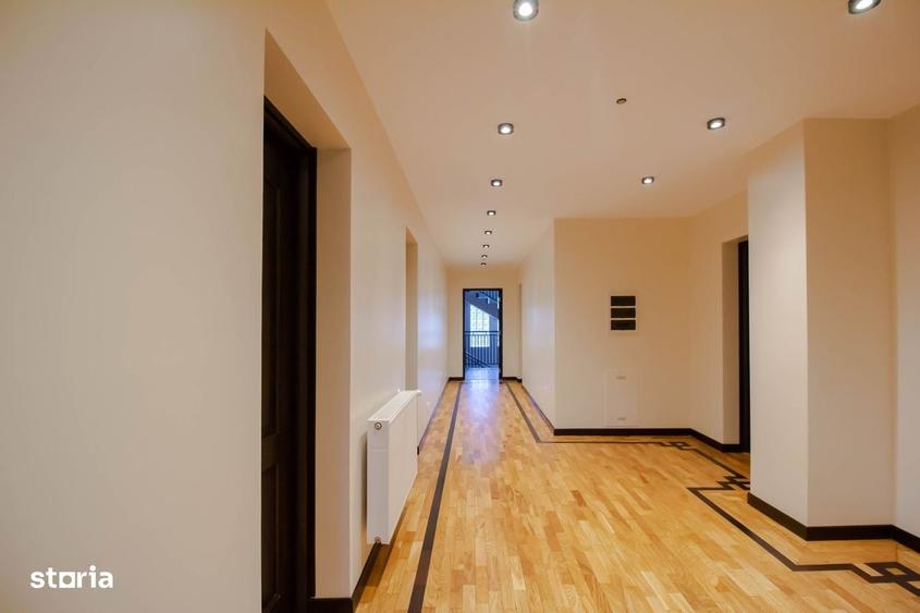 Casă cu 4 camere cu Teren 4000 Mp în Central
