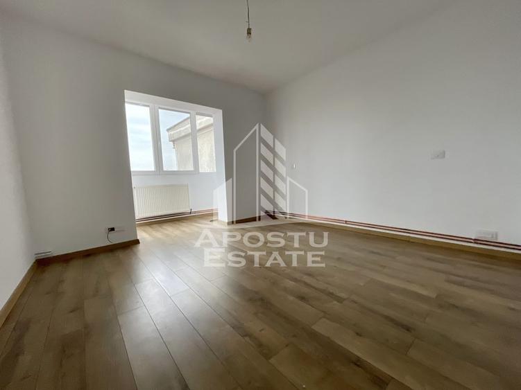 Apartament cu 3 camere decomandat în Girocului