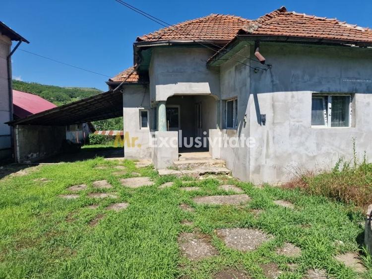 Casă individuală cu 4 camere cu Canalizare în Călinești