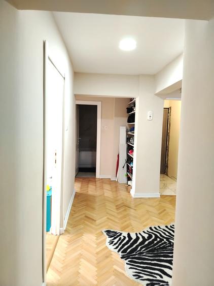 Apartament cu 4 camere decomandat în Central