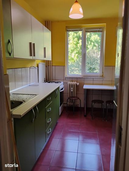 Apartament cu 3 camere decomandat în Berceni