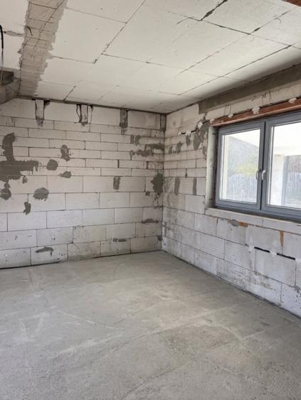 Casă individuală cu 4 camere cu Teren 300 Mp în Câmpenești