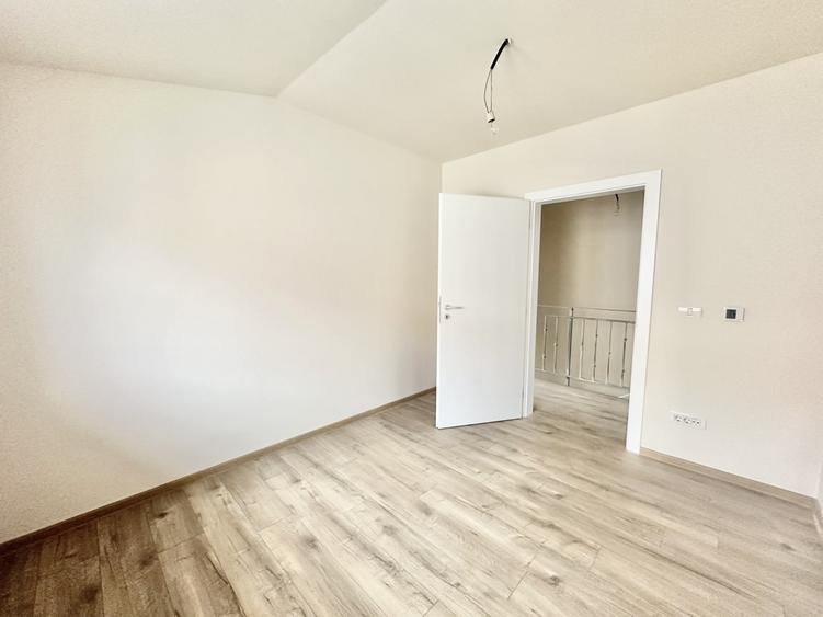 Duplex cu 4 camere cu Teren 320 Mp în Moșnița Nouă