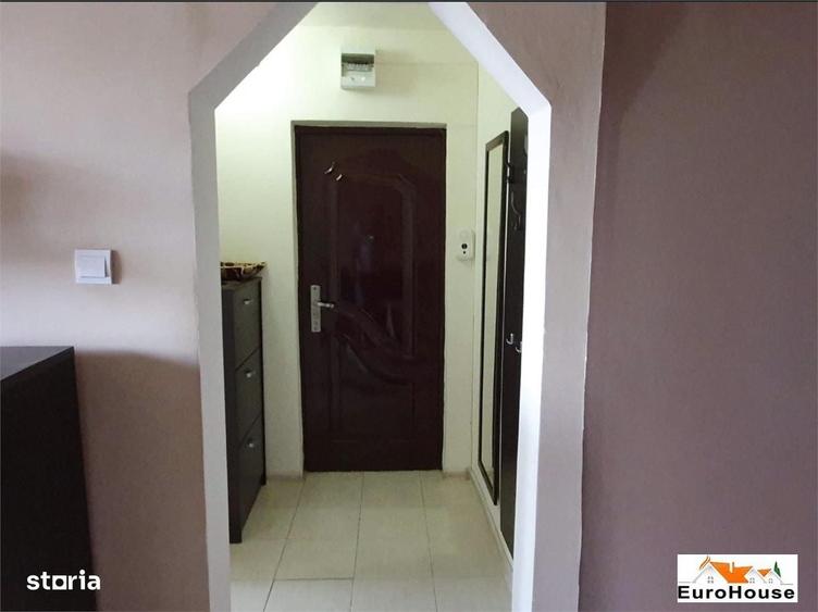 Apartament cu 3 camere decomandat în Cetate
