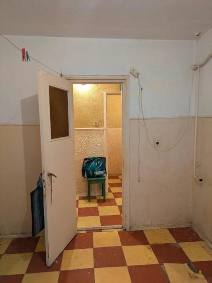 Apartament cu 3 camere semidecomandat, mobilat în Radu Negru