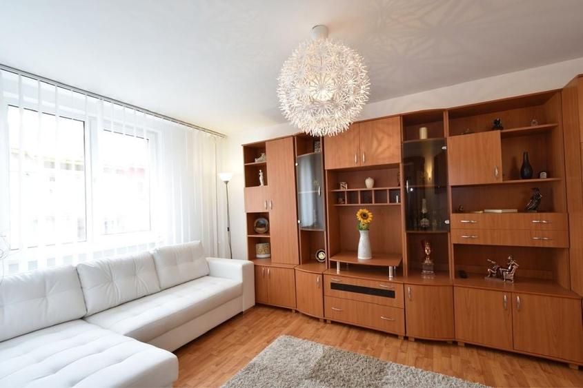Apartament cu 2 camere decomandat în Central