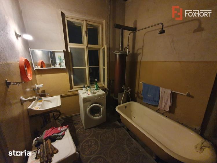 Apartament cu 5 camere nedecomandat, mobilat în Central