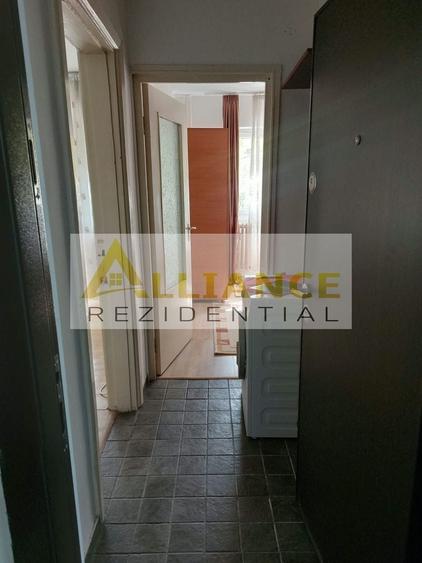Apartament cu 2 camere decomandat în Apărătorii Patriei