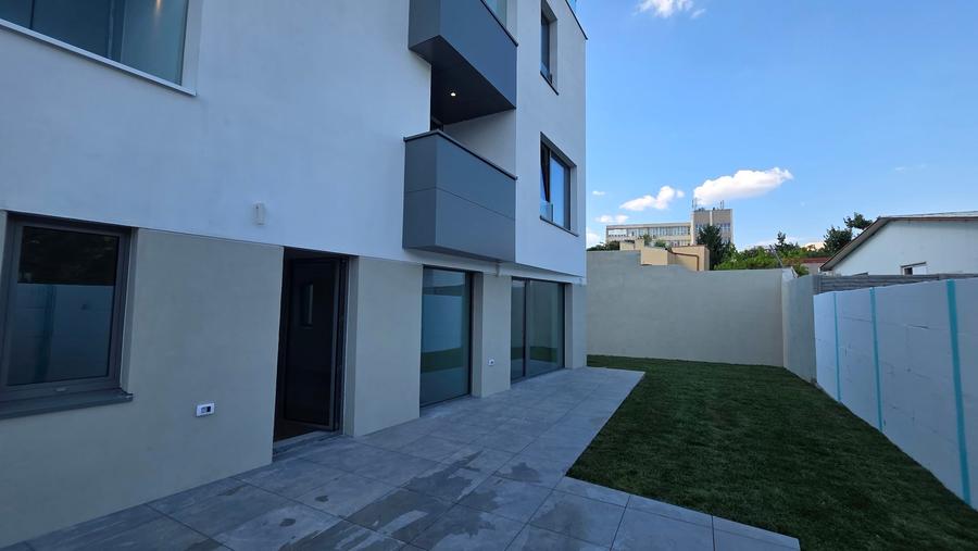 Apartament cu 4 camere decomandat în Timpuri Noi — fotografia 1