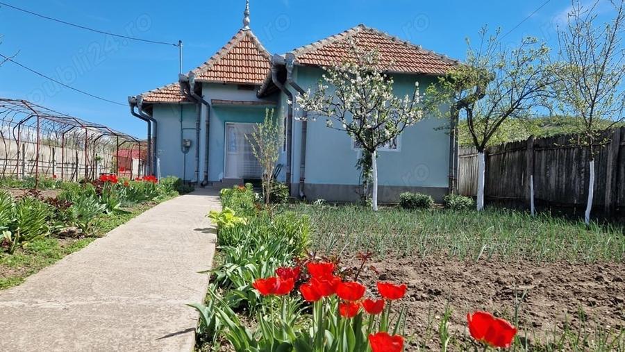 Casă cu 5 camere cu Teren 1265 Mp în Corlățel