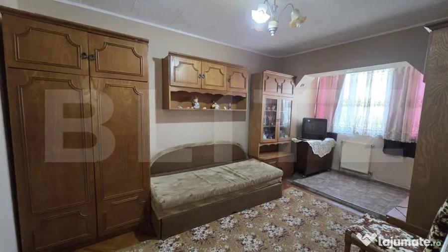 Apartament cu 3 camere semidecomandat în Micro 16