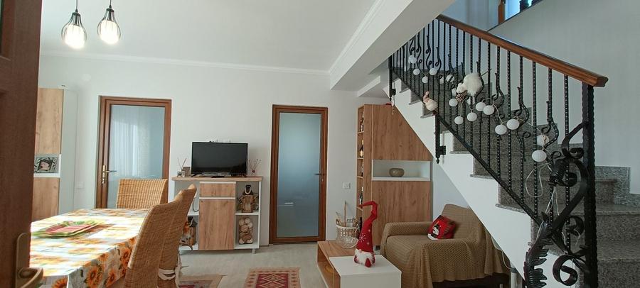 Casă cu 4 camere în Central