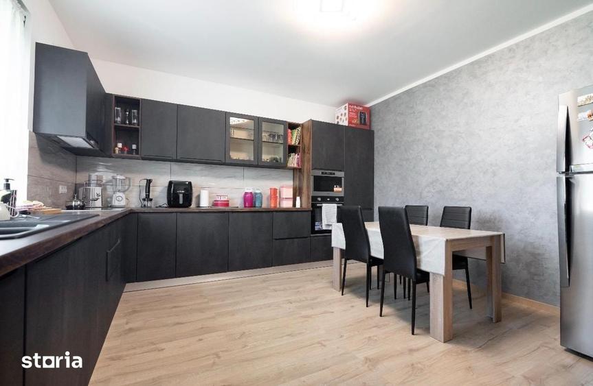 Casă cu 5 camere cu Teren 588 Mp în Sântandrei