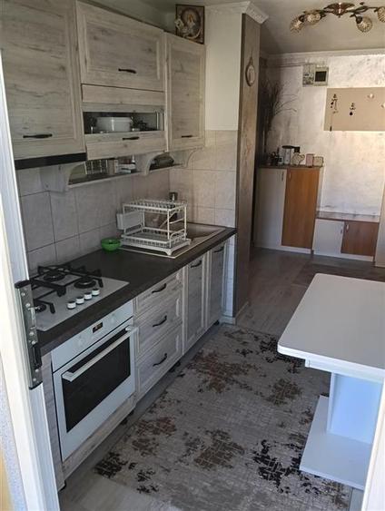 Apartament cu 3 camere decomandat în Canta