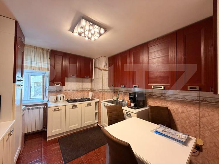 Apartament cu 4 camere decomandat, mobilat în Ultracentral