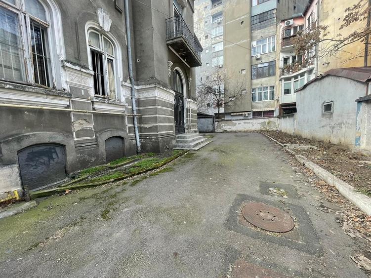 Casă individuală cu 29 camere cu Canalizare în Cișmigiu