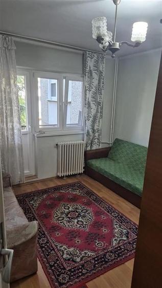 Apartament cu 3 camere decomandat în Nufărul