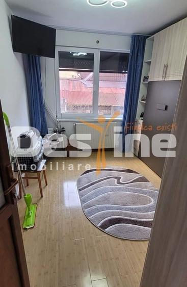Apartament cu 3 camere decomandat în Craiter