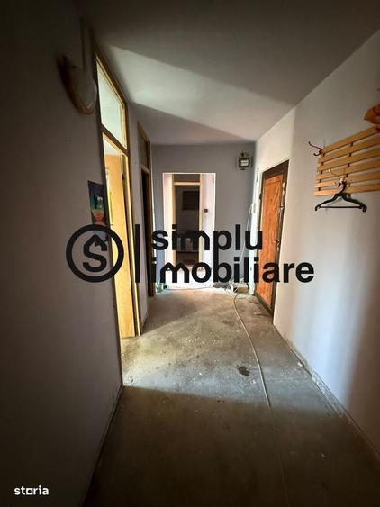 Apartament cu 3 camere decomandat în Valea Rosie