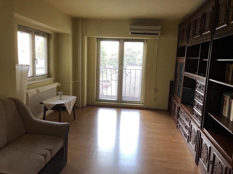 Apartament cu 3 camere decomandat în Complex Studențesc