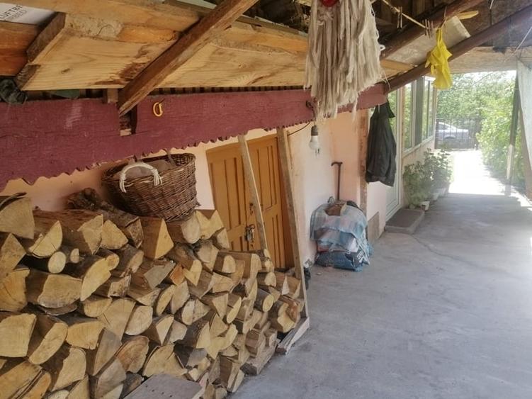 Casă cu 6 camere cu Teren 2800 Mp în Central