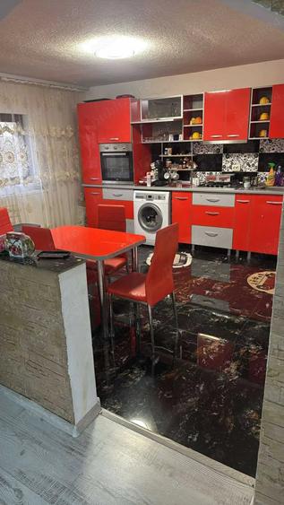 Casă cu 4 camere în Surani