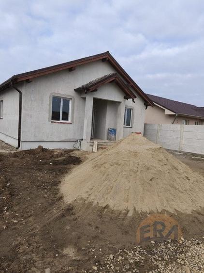 Casă individuală cu 4 camere cu Teren 500 Mp în Sântandrei